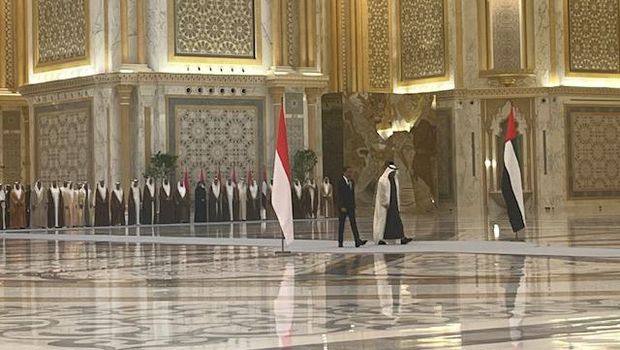 Presiden Joko Widodo (Jokowi) bertemu Presiden Uni Emirat Arab (UEA) Syeikh Mohamed bin Zayed Al Nahyan atau Pangeran MBZ di Istana Kepresidenan Qasr Al Watan