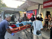 Dilarang Turun ke Pantai Kelingking, Turis China Nekat dan Luka-luka, Harus Digotong