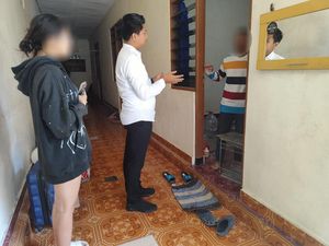 Viral, Lelaki Mesum Tepergok Intip Perempuan di Kamar Mandi Kos Denpasar