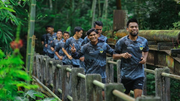 PSIM Jogja di sesi lari lintas alam sejauh 14 km di Kaliurang, Sleman, Rabu (17/7/202).