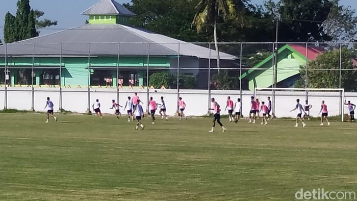 PSM Makassar latihan di Stadion Kalegowa sebelum berangkat ke Bandung untuk turnamen Piala Presiden 2024.
