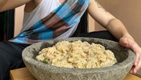 Banyak netizen yang ngiler hingga akhirnya membuat seblak cobek dengan resep Rafael Tan. Sejak itulah namanya kembali melambung hingga banyak tawaran job.  Foto: Instagram @rafaeltan