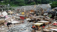 Tempat penampungan sementara (TPS) itu dibongkar karena pedagang akan menempati Pasar Jambu Dua yang telah direvitalisasi.  