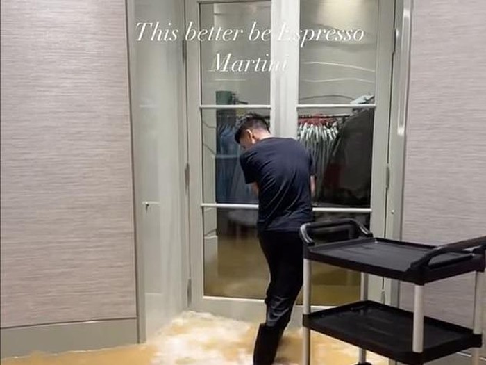 Rumah Mewah Drake Kebanjiran Rumah Mewah Drake Kebanjiran