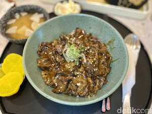 Ryuko Coffee: Bisa Menikmati Gyutadon dan Ubi Brulee di Kafe Nuansa Jepang Ini