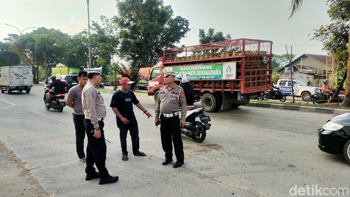 Saat polisi melakukan olah TKP di tempat kejadian