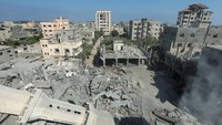 Pada Selasa (16/7), militer mengatakan telah melenyapkan separuh pimpinan sayap militer Hamas, dengan sekitar 14.000 pejuang tewas atau ditangkap sejak awal perang. Sebanyak 38.794 warga Palestina telah tewas dan 89.364 lainnya terluka dalam serangan militer Israel di Gaza sejak 7 Oktober, kata Kementerian Kesehatan Gaza dalam sebuah pernyataan pada hari Rabu. Sekitar 81 warga Palestina tewas dan 198 luka-luka dalam 24 jam terakhir, tambah kementerian itu.