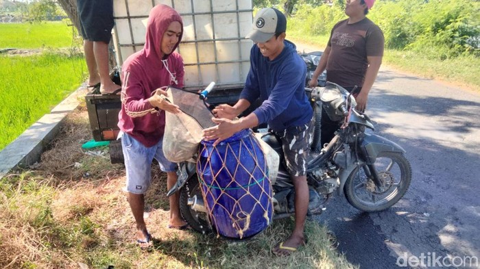 Siasat Nelayan Kedungpeluk Bertahan di Tengah Sulitnya Akses Usai Jembatan Ambrol