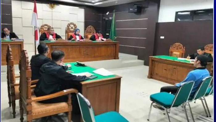 Sidang vonis Eeng terdakwa pembunuhan sekeluarga di Muba.