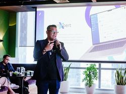 Penggunaan Teknologi AI Pada Sektor Pengelolaan Data