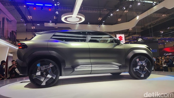 Suzuki eVX Concept diperkenalkan di Indonesia pada ajang GIIAS 2024