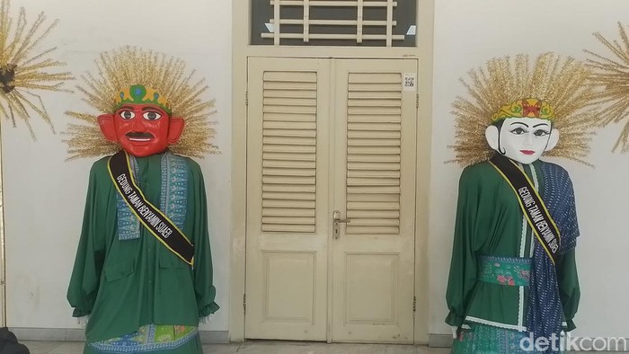 Taman Benyamin Sueb Jadi Tempat Tinggal-Pusat Pelestarian Seni dan Budaya Taman Benyamin Sueb terletak di Jatinegara, Jakarta Timur. Taman ini untuk mengenang kiprah dan pengaruhnya Benyamin Sueb selama berkesenian.