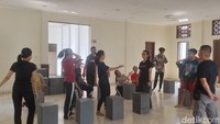 Dan masa Jepang berada di Indonesia bangunan ini digunakan oleh tentara Jepang pada tahun 1942-1950. Kemudian nama kawasan yang asalnya beranama Meester Cornelis ini diganti menjadi Jatinegara karena dianggap terlalu kental dengan unsur Belanda.