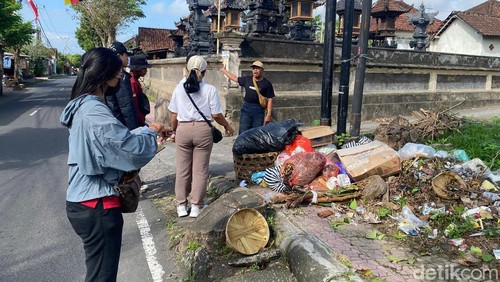Tempat pembuangan sampah dadakan menjamur di Kota Gianyar, Rabu (17/7/2024). (I Putu Budikrista Artawan/detikBali)