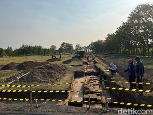 Temuan Pagar Kuno Ungkap Luas Candi Bhre Kahuripan di Mojokerto