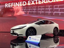 Toyota Prius Hybrid Mejeng di GIIAS 2024, Dibanderol Rp 689 Juta