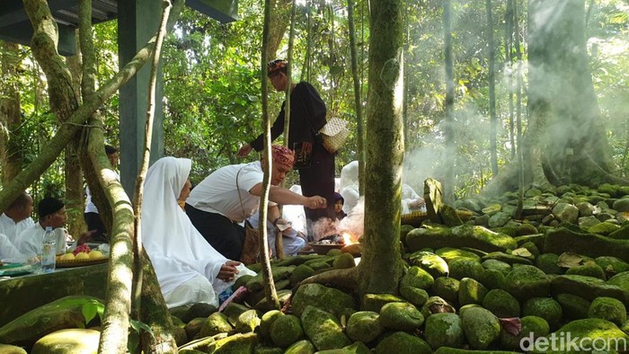 Tradisi Sidekah Muharram di Ciamis.