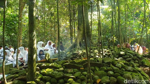 Tradisi Sidekah Muharram di Ciamis.