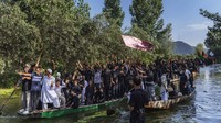 Perayaan itu dilakukan untuk memperingati mati syahid cucu dari Nabi Muhammad, Imam Hussein, yang tewas dalam pertempuran di Kota Karbala, Irak, pada 680 Masehi.