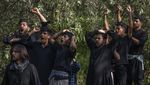 Umat Muslim India Merayakan Muharram di Atas Perahu Kayu