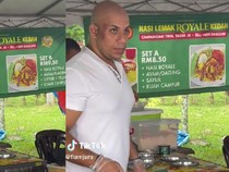 Wajahnya Mirip Selebriti, 5 Penjual Makanan Ini Auto Laris Manis