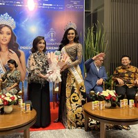 Pada kesempatan yang sama, Ketua Dewan Penasehat Yayasan Puteri Indonesia, Putri Kus Wisnu Wardani menyampaikan rasa bangganya atas kemenangan Harashta Haifa Zahra sebagai Miss Supranational 2024. Foto: Dok. Gresnia/Wolipop.