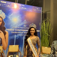 Tata panggilan akrabnya menampilkan permainan musik tradisional Kecapi dan menyanyikan lagi Bubuy Bulan dari Jawa Barat dan Bali di ajang Miss Supranational 2024. Tata berhasil mencetak sejarah bagi Indonesia sebagai Miss Supranational 2024 pertama. Foto: Dok. Gresnia/Wolipop.