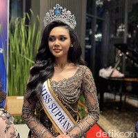 ”Saya mengucapkan terima kasih kepada orang yang sudah mendukung saya. Ingin sedikit bercerita banyak hal yang menarik. Selama di Polandia membuat saya lebih percaya diri. Saya juga berdiskusi dengan peserta lainnya dan menceritakan keindahan budaya dan alam yang ada di Indonesia, ujar Harastha dalam konferensi pers Miss Supranational 2024 Harastha Haifa Zahra, di Hutan Plataran, Senayan, Jakarta, Kamis (18/7/2024). Foto: Dok. Gresnia/Wolipop.