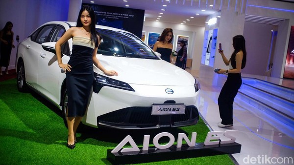 AION Luncurkan Hyptec HT dan Sedan Listrik ES di GIIAS 2024