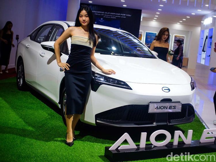 AION Luncurkan Hyptec HT dan Sedan Listrik ES di GIIAS 2024