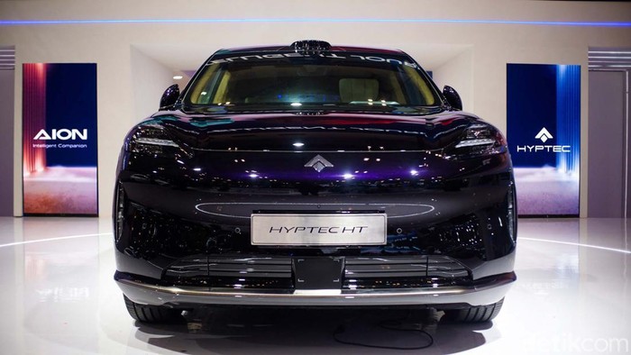 Produsen mobil asal China, AION kembali menunjukkan keseriusan mereka masuk ke pasar Indonesia. AION meluncurkan SUV Hyptec HT dan sedan seri ES.