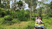 Namun, waktu yang ditempuh akan semakin lama bila ada satu kelompok teman traveler yang bermasalah dengan kendaraannya.
