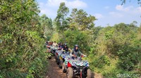 Paket ini ditawarkan mulai dari Rp 450.000 untuk paket standar. Lalu, ada paket Adventure dengan harga Rp 550.000. Itu mencakup perlengkapan keselamatan-makan siang.