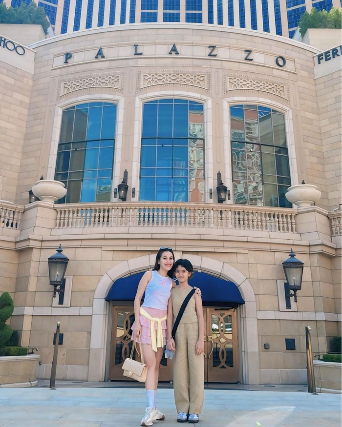 Ayu Ting Ting dan Putrinya