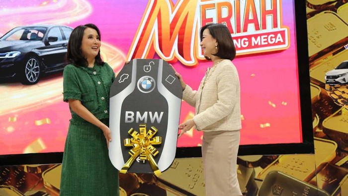 Bank Mega memberikan hadiah berupa 1 unit mobil BMW 520i M Sport kepada pemenang Program Meriah Bareng Mega. Ini pemenangnya.