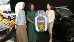 Bank Mega Serahkan 1 Unit BMW 520i M Sport ke Nasabah Beruntung
