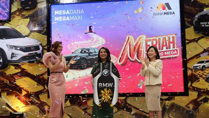 Bank Mega Serahkan 1 Unit BMW 520i M Sport ke Nasabah Beruntung Bank Mega memberikan hadiah berupa 1 unit mobil BMW 520i M Sport kepada pemenang Program Meriah Bareng Mega. Ini pemenangnya.