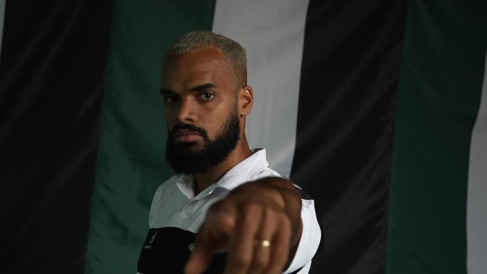 Bek Phil Ofosu-Ayeh resmi direkrut PSS Sleman.