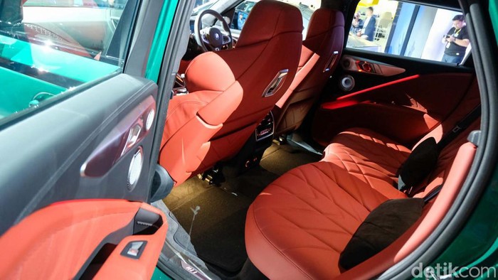 BMW meluncurkan sejumlah mobil di GIIAS 2024. BMW meluncurkan BMW 520i M Sport, BMW i5 M60, BMW XM 50e, BMW XM 50e, hingga BMW 430i Convertible.