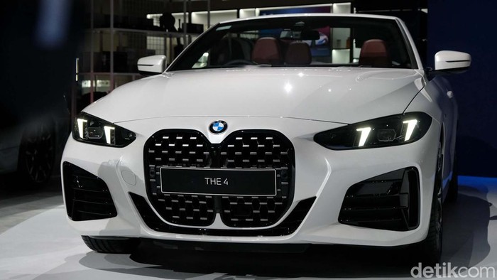 BMW meluncurkan sejumlah mobil di GIIAS 2024. BMW meluncurkan BMW 520i M Sport, BMW i5 M60, BMW XM 50e, BMW XM 50e, hingga BMW 430i Convertible.