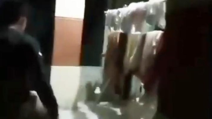 Oknum dosen berinisial T di Kabupaten Bone Bolango, Gorontalo, digerebek berbuat mesum bareng keponakannya sendiri inisial S (20).