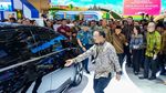 Buka GIIAS 2024, Wapres Maruf Amin Jajal Innova Zenix-Hyundai Kona