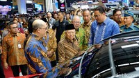 Maruf Amin juga berkunjung ke booth Wuling.  