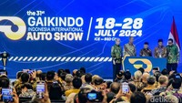 Wakil Presiden Republik Indonesia Maruf Amin resmi membuka pameran otomotif Gaikindo Indonesia International Auto Show (GIIAS) ke-31 yang digelar 18-28 Juli 2024 di ICE BSD City, Tangerang, Kamis (18/7/2024). 