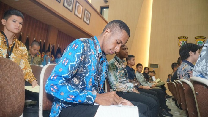 Catar Akademi Kepolisian dari Papua, Muhammad  Rajab Yelipele