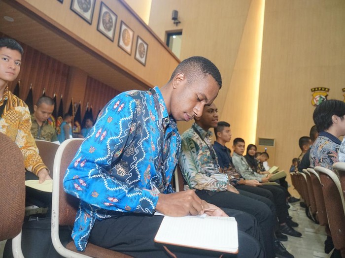 Catar Akademi Kepolisian dari Papua, Muhammad  Rajab Yelipele