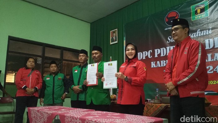 DPC PDIP Klaten dan DPC PPP Klaten tandatangani MoU kesepakatan berkoalisi, di Kantor DPC PPP Klaten, Rabu (17/7/2024).