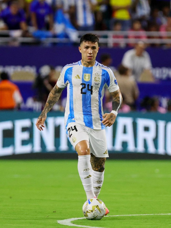 Namun, Enzo disebut tidak pernah membalas pesan itu. Ia justru langsung memperlihatkannya kepada Valentina. Sikap tersebut dikabarkan membuat hubungan Wanda dan Valentina sempat memanas. Foto: USA TODAY Sports via Reuters Con/Sam Navarro