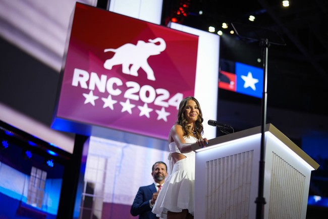 Sungguh menyedihkan bahwa seseorang bisa melakukan hal seperti itu kepada orang lain. Banyak orang telah membuat kakek saya melalui hari seperti di neraka, tetapi dia masih berdiri tegak,” puji Kai lagi. Foto: Getty Images