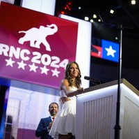 Sungguh menyedihkan bahwa seseorang bisa melakukan hal seperti itu kepada orang lain. Banyak orang telah membuat kakek saya melalui hari seperti di neraka, tetapi dia masih berdiri tegak,” puji Kai lagi. Foto: Getty Images